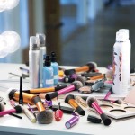 Roze stalak za makeup pribor sa tri džepa REAL TECHNIQUES EXPERT ORGANIZER